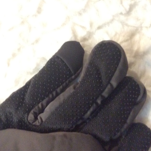 ✅🆕Gray men’s gloves plush fleece lined NWT mens M - Picture 2 of 6
